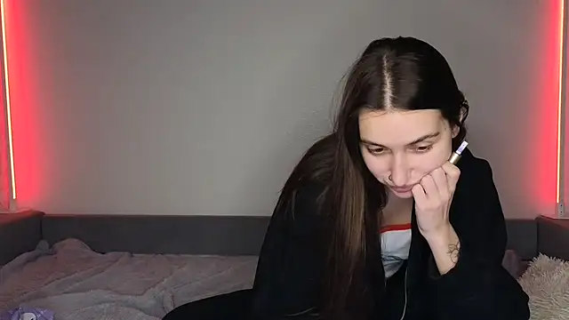 Snapshot of KikkyMi chatting on December 13, 7:53 pm KikkyMi online show from December 13, 7:53 pm