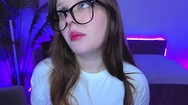 Snapshot of Lana_Moon__ chatting on December 16, 8:41 am Lana Moon online show from December 16, 8:41 am