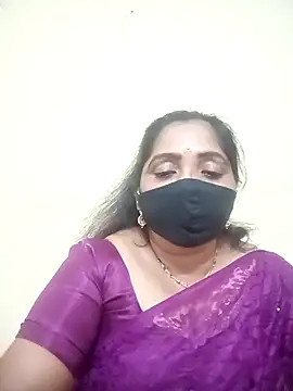 Snapshot of Soni-queen chatting on December 2, 5:57 am Soni-queen online show from December 2, 5:57 am