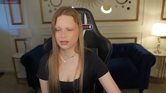 Charlotte Dreams online show from June 30, 3:35 pm