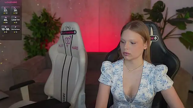 Charlotte Dreams online show from July 30, 2:49 pm