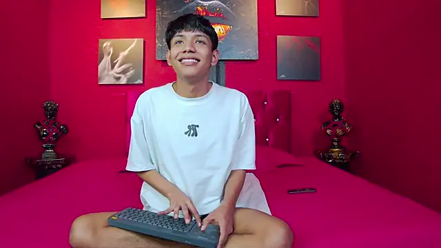 Snapshot of Liam_Sinclair chatting on December 20, 8:49 pm Liam Sinclair online show from December 20, 8:49 pm