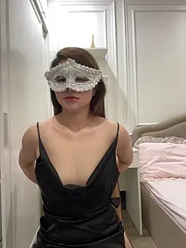 Queen-of-Love online show from May 26, 10:00 am