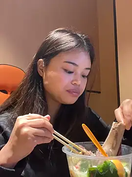 Snapshot of Toffee-00 chatting on December 5, 11:08 am Toffee-00 online show from December 5, 11:08 am