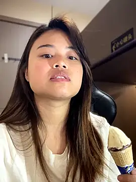 Snapshot of Toffee-00 chatting on April 6, 9:21 am Toffee-00 online show from April 6, 9:21 am