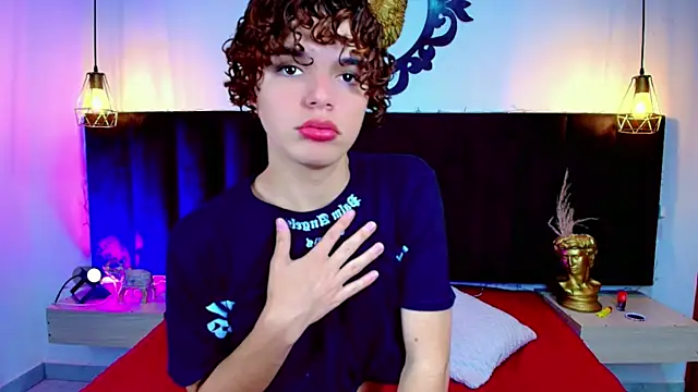 Skyee angel online show from December 18, 7:20 pm