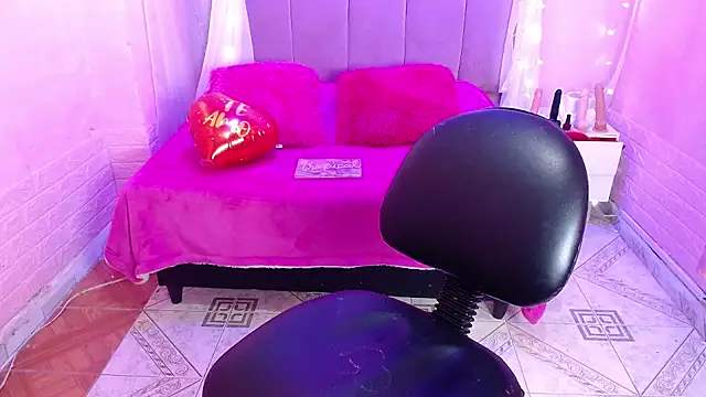 Snapshot of madisson_768 chatting on March 21, 12:54 pm madisson 768 online show from March 21, 12:54 pm