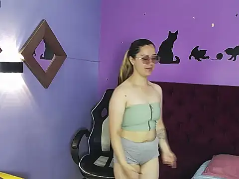 Alaiia    online show from January 17, 6:33 pm