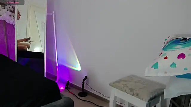 Snapshot of DeniseSun chatting on November 27, 6:10 pm DeniseSun online show from November 27, 6:10 pm