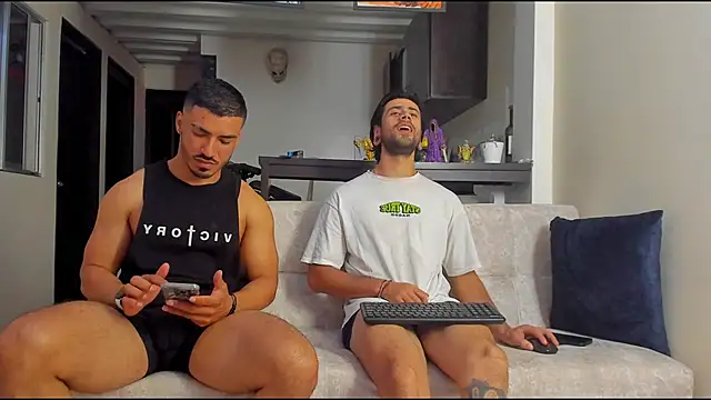 Snapshot of heteros_curious chatting on November 22, 11:48 pm heteros curious online show from November 22, 11:48 pm