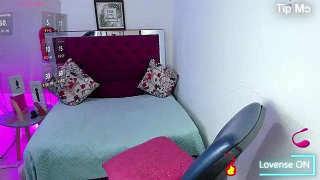 Samantha  F W online show from June 25, 7:29 pm