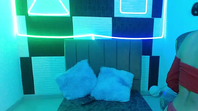 Snapshot of bonnie_blue_18 chatting on December 2, 2:01 pm bonnie blue 18 online show from December 2, 2:01 pm