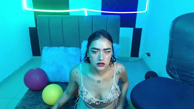 Snapshot of bonnie_blue_18 chatting on December 5, 2:47 pm bonnie blue 18 online show from December 5, 2:47 pm