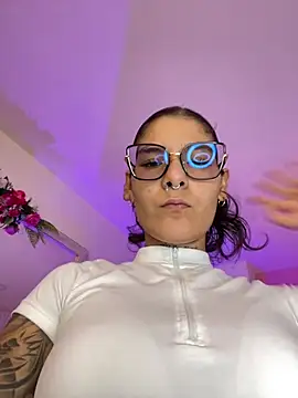 LauraRaider online show from June 21, 12:35 am