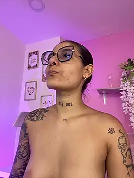 LauraRaider online show from June 26, 9:41 pm