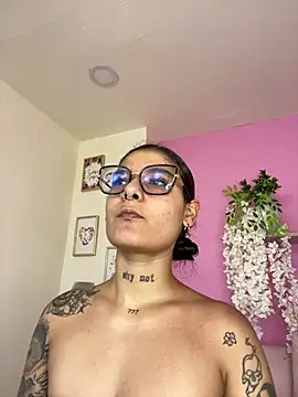 LauraRaider online show from July 17, 10:03 pm