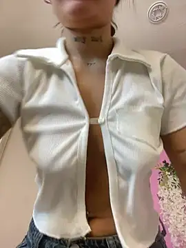 LauraRaider online show from July 18, 8:56 pm