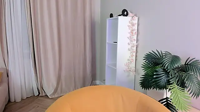 Snapshot of BetteSelbe chatting on March 8, 2:04 am BetteSelbe online show from March 8, 2:04 am