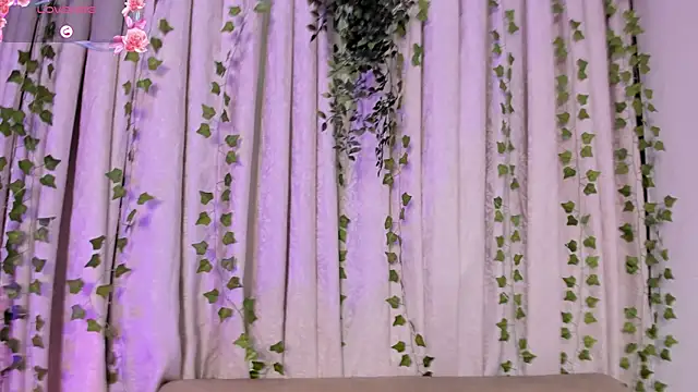 Snapshot of BritneyCortz_ chatting on November 25, 10:32 pm BritneyCortz online show from November 25, 10:32 pm