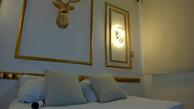 zully28  online show from December 19, 12:12 pm