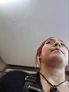 Snapshot of Eveeelyn25 chatting on November 25, 12:21 am Eveeelyn25 online show from November 25, 12:21 am