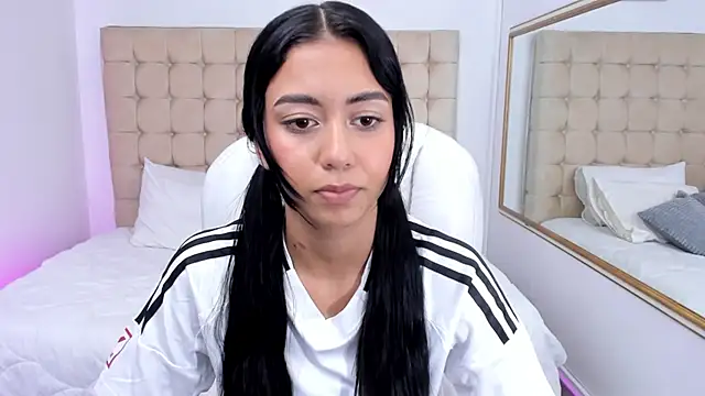 Snapshot of Gemma19_ chatting on December 17, 1:11 am Gemma19 online show from December 17, 1:11 am