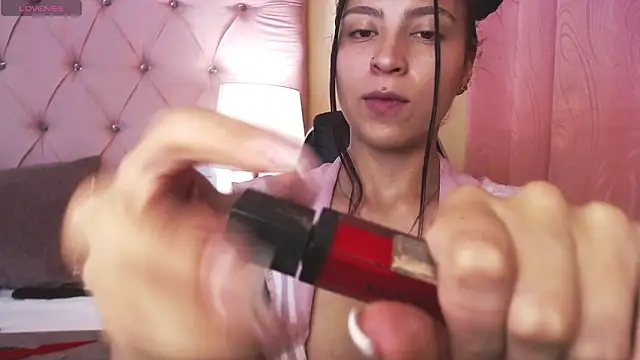 Snapshot of Hillary_Thomson chatting on December 15, 7:29 pm Hillary Thomson online show from December 15, 7:29 pm