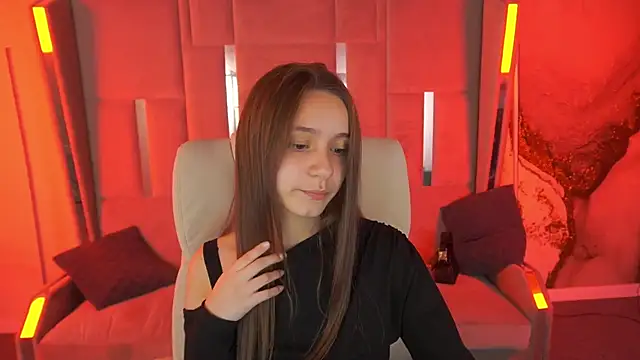 Snapshot of TinyNatalie chatting on November 25, 7:19 am TinyNatalie online show from November 25, 7:19 am