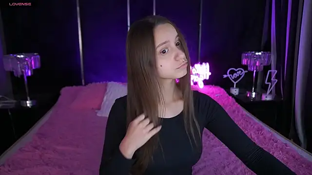 Snapshot of TinyNatalie chatting on December 2, 3:40 pm TinyNatalie online show from December 2, 3:40 pm