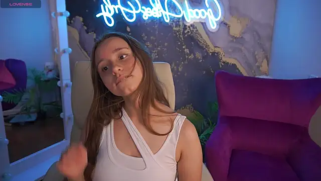 TinyNatalie online show from July 7, 8:13 pm