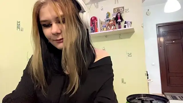 Snapshot of TraceeSchutt chatting on December 18, 1:06 pm TraceeSchutt online show from December 18, 1:06 pm