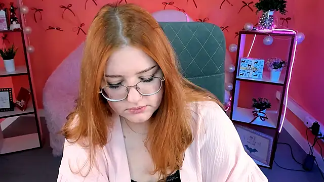 StaceyJensen online show from December 15, 9:24 am