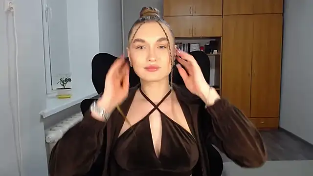 AnyaSmack online show from February 15, 2:47 pm