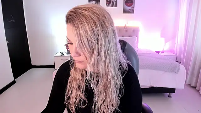 Snapshot of Violeta_Hotter chatting on November 27, 11:12 am Violeta Hotter online show from November 27, 11:12 am