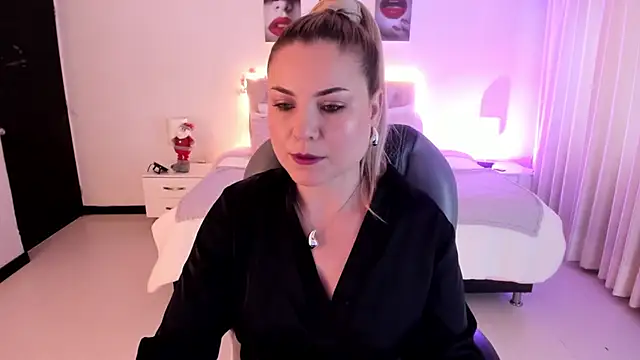 Snapshot of Violeta_Hotter chatting on December 4, 11:08 am Violeta Hotter online show from December 4, 11:08 am