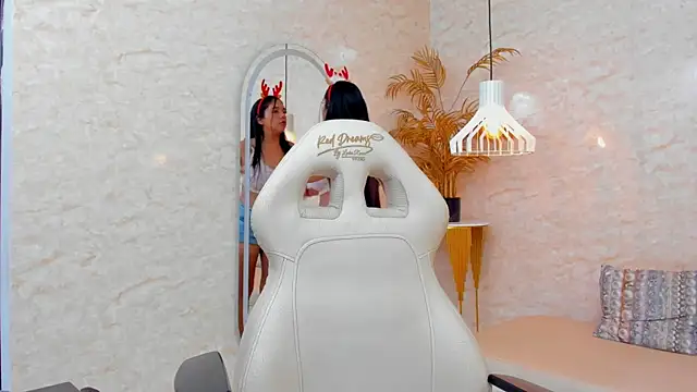 Snapshot of Mai_Bigboobs chatting on December 1, 11:48 am Mai Bigboobs online show from December 1, 11:48 am