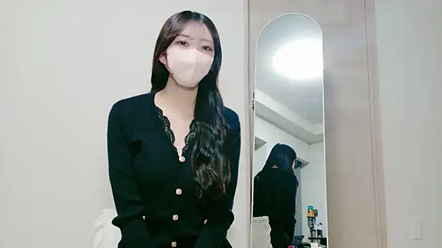 Snapshot of alicechan_v chatting on April 21, 11:27 am alicechan v online show from April 21, 11:27 am