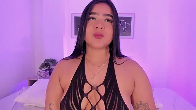 Snapshot of alejandrarojas_ chatting on April 20, 1:03 pm alejandrarojas online show from April 20, 1:03 pm
