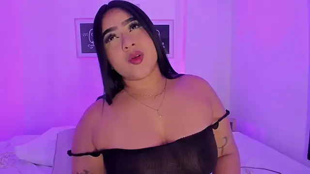 Snapshot of alejandrarojas_ chatting on April 24, 12:40 pm alejandrarojas online show from April 24, 12:40 pm
