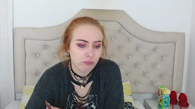 Snapshot of RubyBigBoobs chatting on December 3, 3:10 pm RubyBigBoobs online show from December 3, 3:10 pm