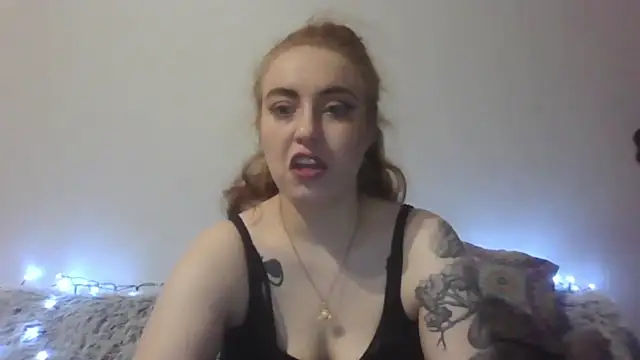 Snapshot of RubyBigBoobs chatting on December 17, 4:57 pm RubyBigBoobs online show from December 17, 4:57 pm