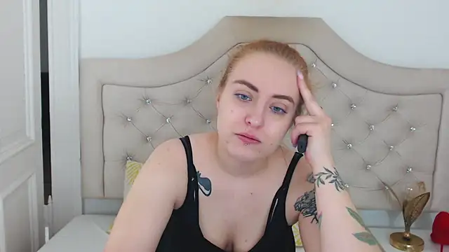 Snapshot of RubyBigBoobs chatting on December 18, 3:07 pm RubyBigBoobs online show from December 18, 3:07 pm