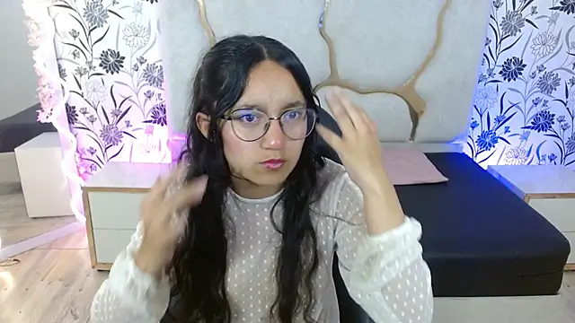 Snapshot of rosee_tay1 chatting on December 15, 3:33 am rosee tay1 online show from December 15, 3:33 am