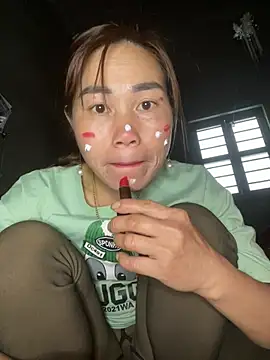 Snapshot of meganmeo chatting on February 12, 5:24 am meganmeo online show from February 12, 5:24 am