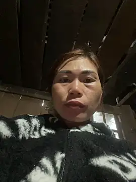 Snapshot of meganmeo chatting on March 7, 5:04 am meganmeo online show from March 7, 5:04 am