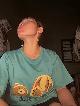 Snapshot of meganmeo chatting on March 22, 1:03 pm meganmeo online show from March 22, 1:03 pm