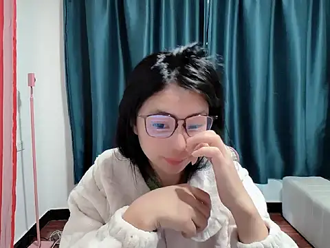 Snapshot of Mimiya-833 chatting on December 1, 6:18 am Mimiya-833 online show from December 1, 6:18 am