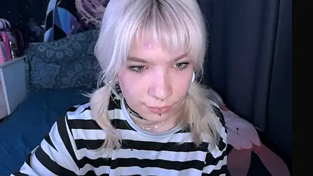 Snapshot of LolaDollyMur chatting on December 14, 7:51 pm LolaDollyMur online show from December 14, 7:51 pm