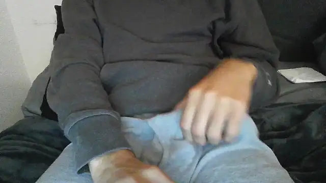 Snapshot of latinman7944 chatting on February 16, 7:15 am latinman7944 online show from February 16, 7:15 am