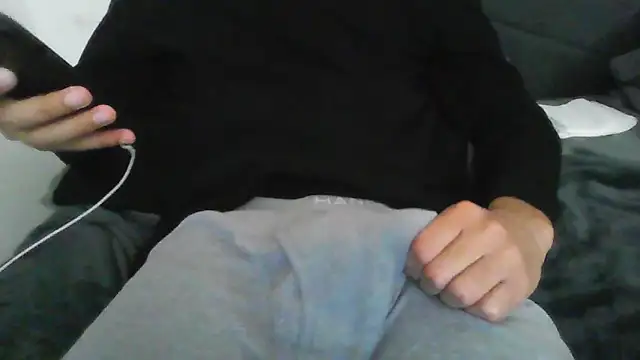 Snapshot of latinman7944 chatting on February 25, 6:56 am latinman7944 online show from February 25, 6:56 am